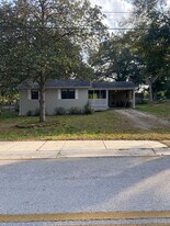 135 Colomba Rd in Debary, FL - Building Photo