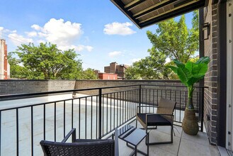 2344 W Polk St in Chicago, IL - Foto de edificio - Building Photo