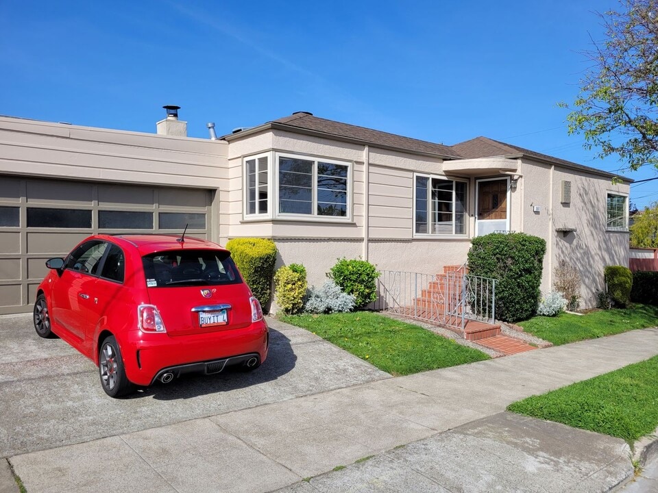 297 San Anselmo Ave N in San Bruno, CA - Building Photo