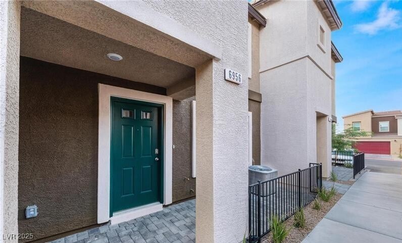 6956 Honor Hl St in Las Vegas, NV - Building Photo
