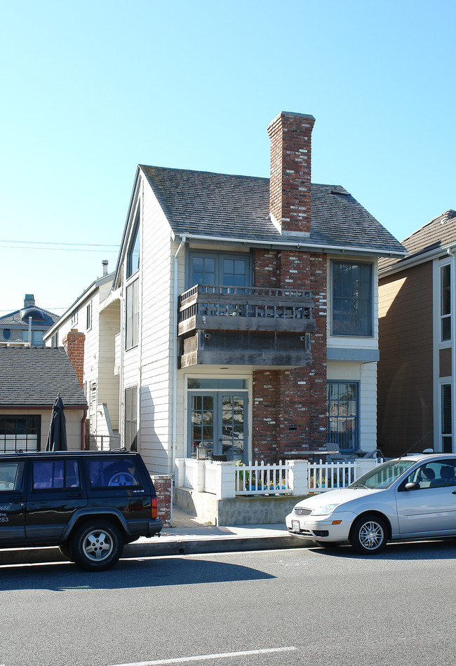 1721 W Balboa Blvd in Newport Beach, CA - Foto de edificio - Building Photo