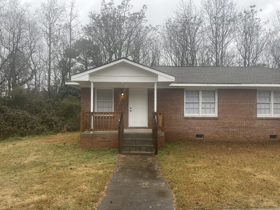 108 8th St, Unit F in Jackson, GA - Building Photo