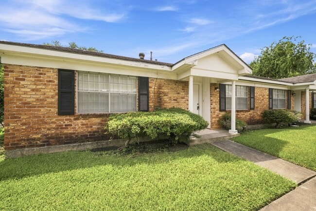 property at 5806 Clarewood Dr
