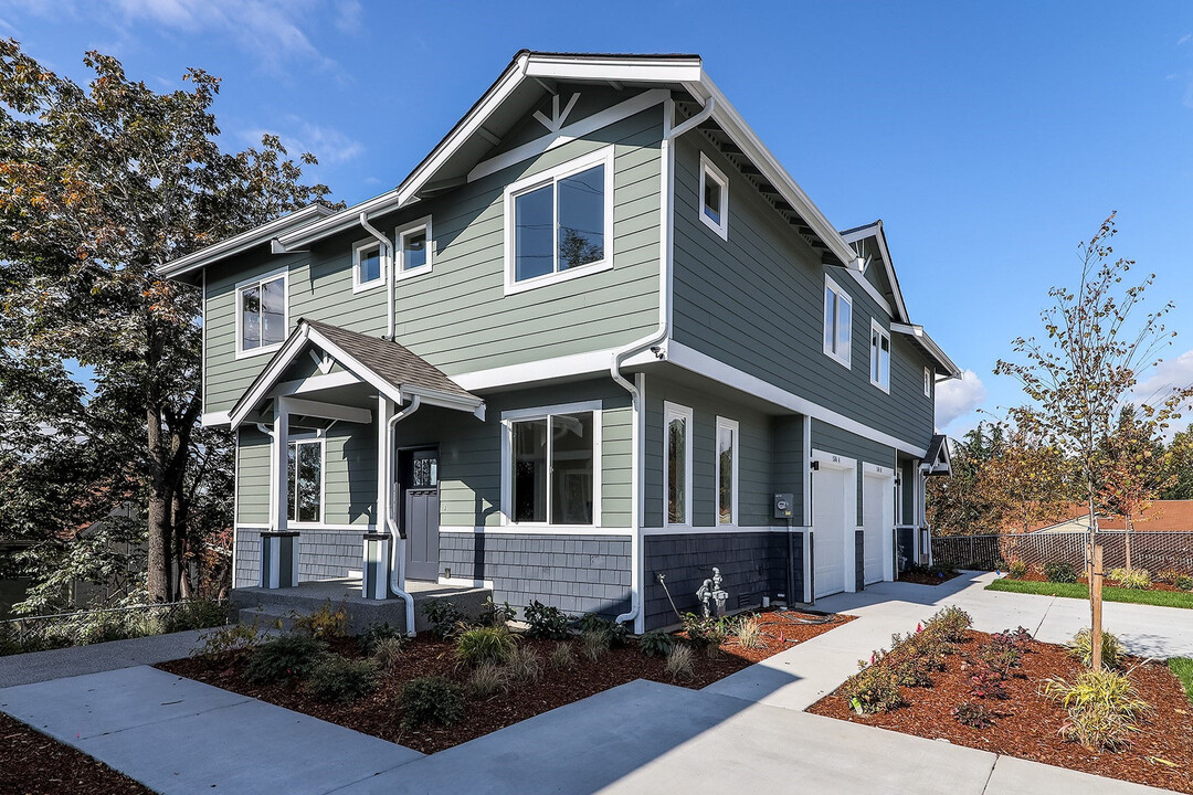 Puget Drive Townhomes in Renton, WA - Building Photo