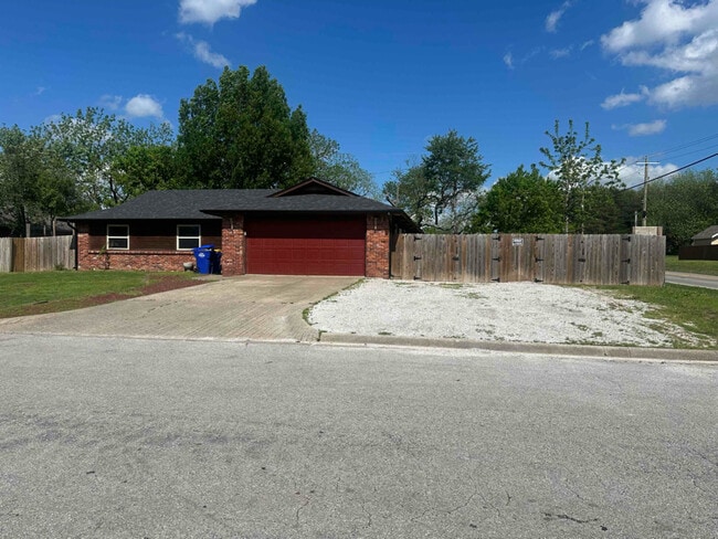 1815 S K St in Rogers, AR - Building Photo - Building Photo