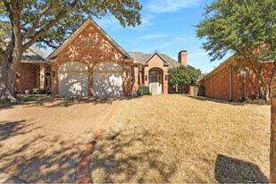 17105 Vista Tree Cir in Dallas, TX - Building Photo