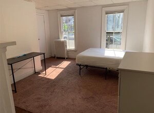 97 Oak St, Unit 1st floor front in Binghamton, NY - Foto de edificio - Building Photo