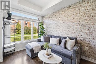 390 Hopewell Ave in Toronto, ON - Building Photo