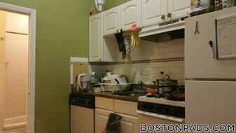 43 Bay State Rd in Boston, MA - Building Photo