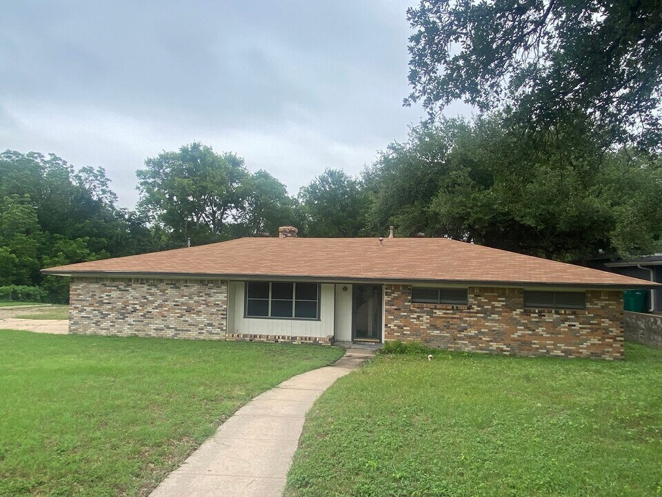 703 Forest Dr in Belton, TX - Building Photo