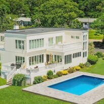 45 Romana Dr in Hampton Bays, NY - Building Photo