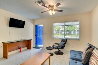 412 NE 4th Ave, Unit SI ID1306994P in Hallandale Beach, FL - Foto de edificio - Building Photo