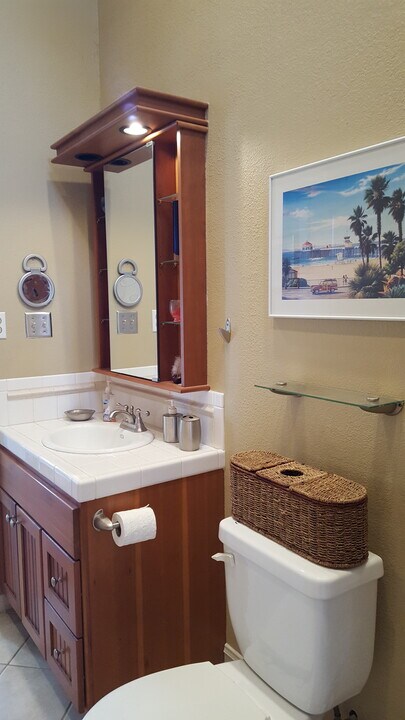 21171 Lochlea Ln, Unit #B in Huntington Beach, CA - Building Photo