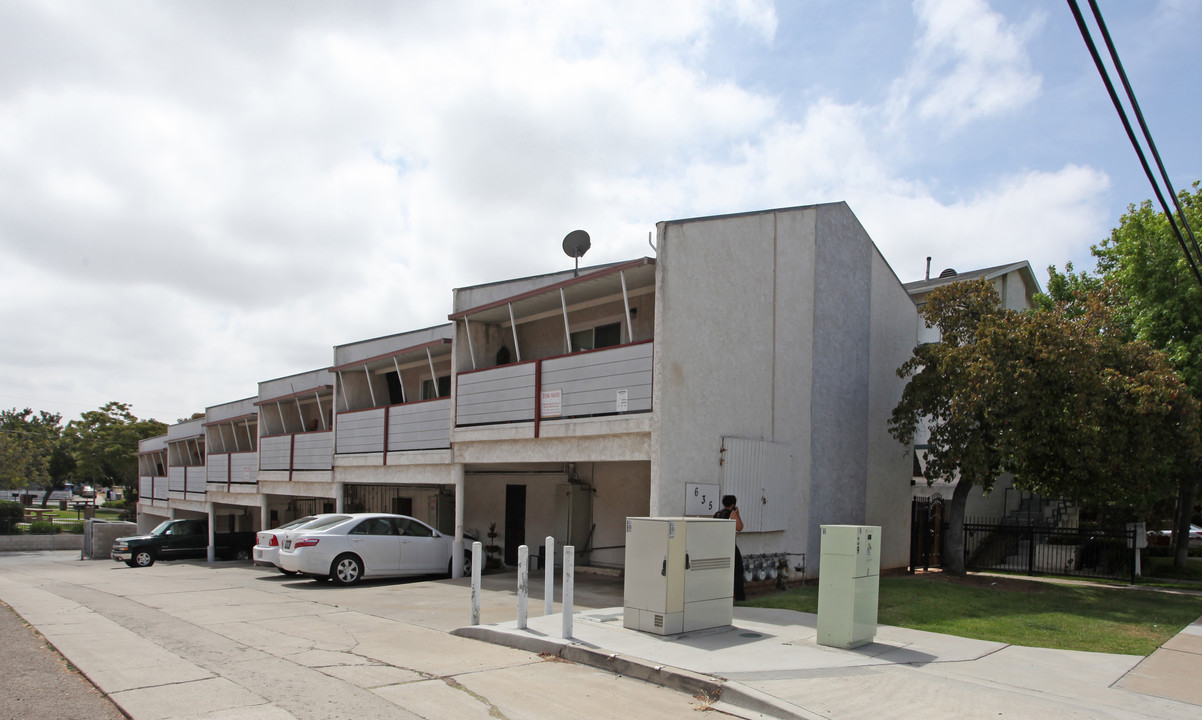 11th Street Townhomes in Imperial Beach, CA - Building Photo