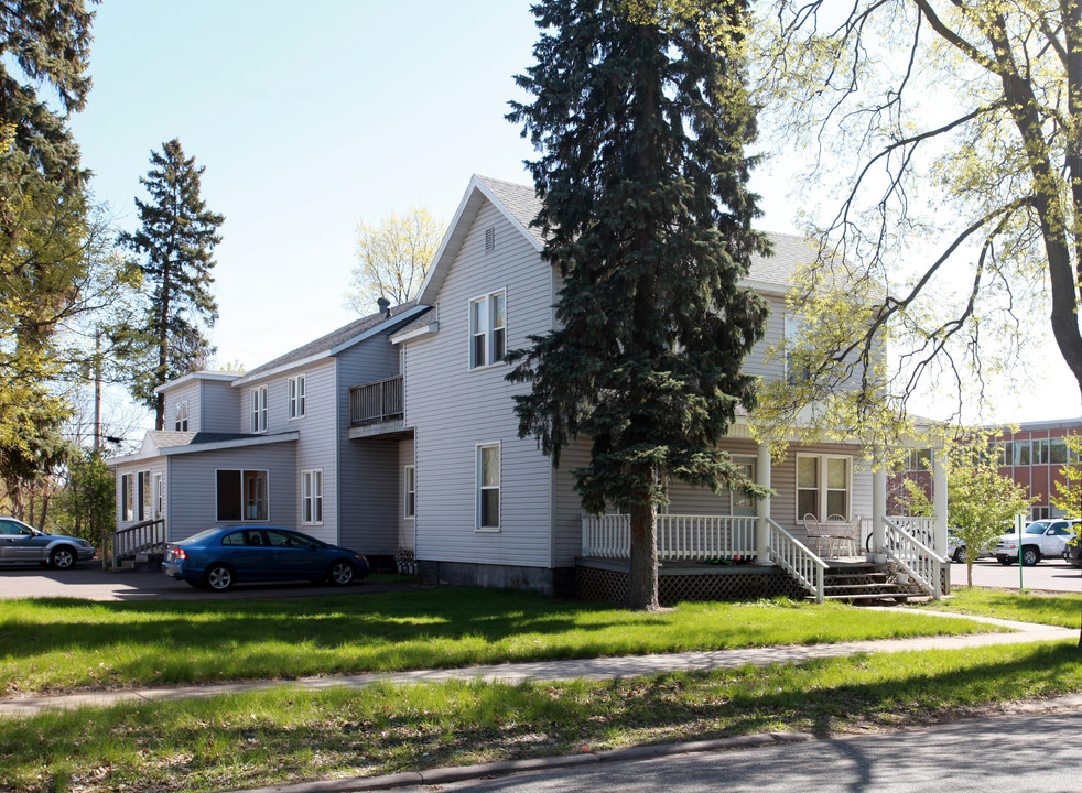 1027 Oxford Ave in Eau Claire, WI - Building Photo