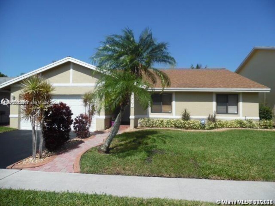 4140 NW 96th Ter in Sunrise, FL - Building Photo