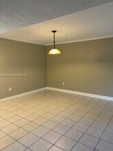 8265 NW 7th St in Miami, FL - Foto de edificio - Building Photo