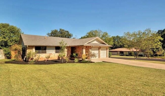 400 Greenwood Dr in Georgetown, TX - Building Photo - Building Photo