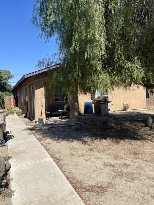 806 Haley Street in Bakersfield, CA - Building Photo