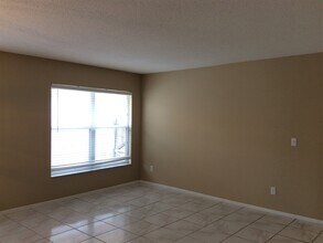 3025 Holland Dr in Orlando, FL - Building Photo - Building Photo