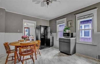 68 Sunset St, Unit Upstairs in Buffalo, NY - Foto de edificio - Building Photo