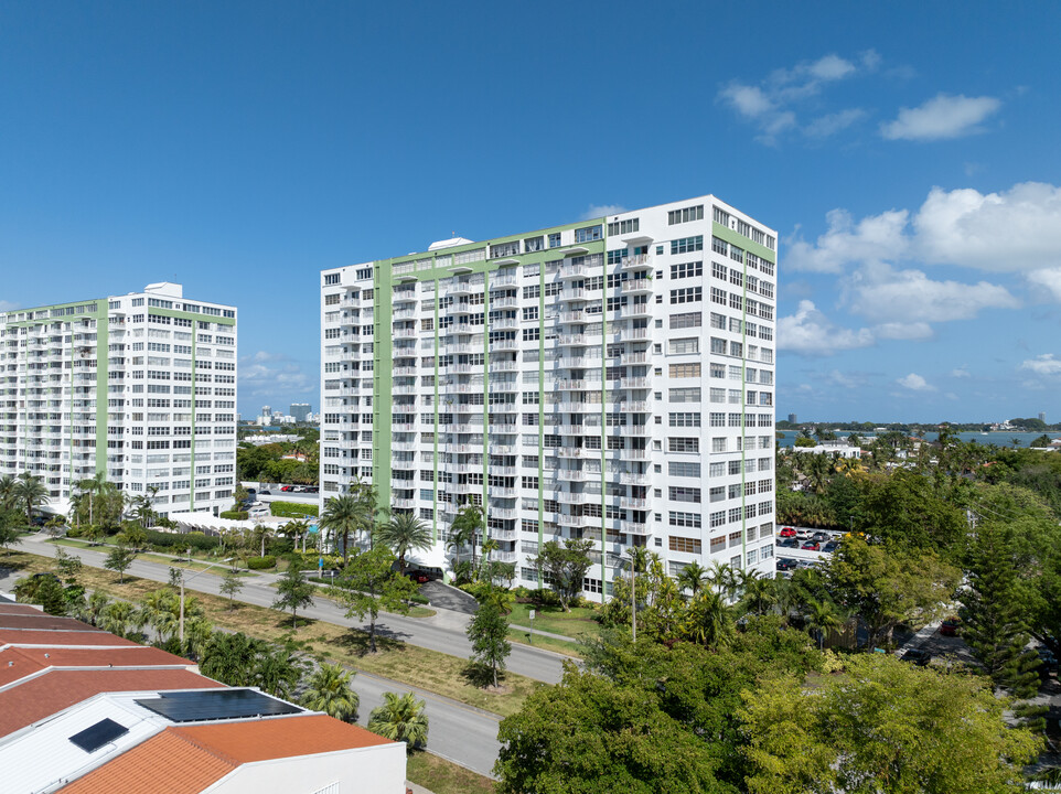 Bayview Towers in North Miami, FL - Building Photo