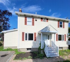 17 Hamblin Rd in Waltham, MA - Building Photo