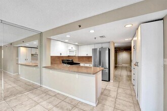 9470 Tangerine Pl, Unit 301 in Davie, FL - Building Photo - Building Photo