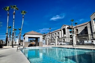 Sunrise Vista in Phoenix, AZ - Building Photo