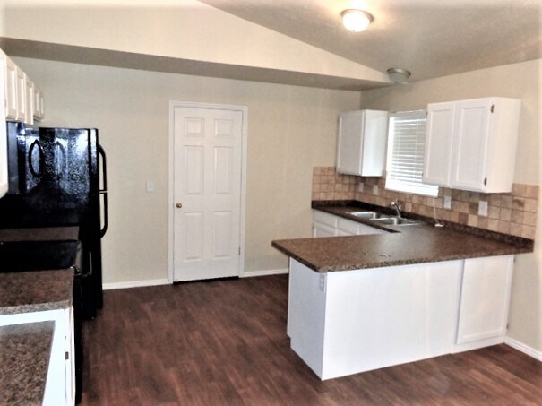 4296 S 6180 W in West Valley City, UT - Foto de edificio - Building Photo