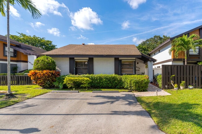 property at 1420 W Sandpiper Cir