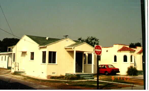 9833 San Vincente Ave in South Gate, CA - Building Photo