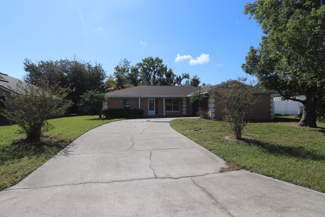 907 Primrose Terrace in Deltona, FL - Building Photo