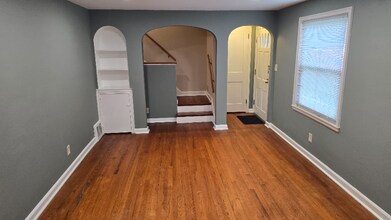 1013 Bon Air Dr in Sharon, PA - Foto de edificio - Building Photo