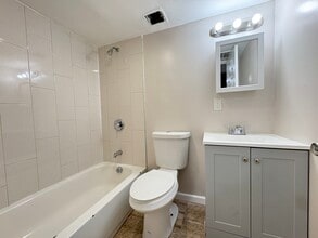 329 Forrest St, Unit 1 in Jersey City, NJ - Building Photo - Building Photo