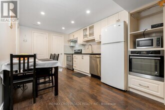 812 Meadowvale Rd in Toronto, ON - Building Photo - Building Photo