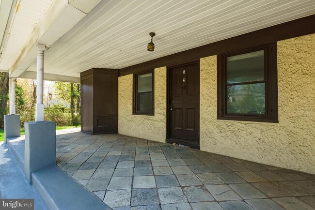 124 Washington Rd in Princeton Junction, NJ - Foto de edificio - Building Photo
