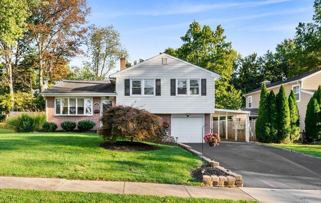 property at 106 E Valley Creek Rd