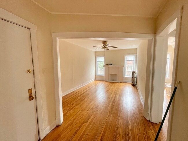 6538 N Lakewood Ave, Unit 6528 #2 - 1 Bed