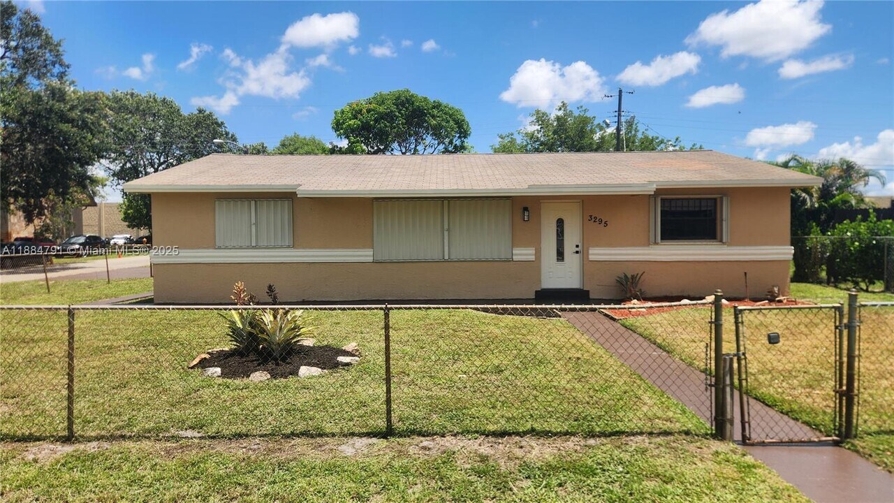 3295 NW 214th St in Miami Gardens, FL - Building Photo