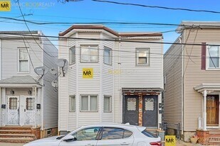113 Moore St, Unit 1 in Boston, MA - Building Photo