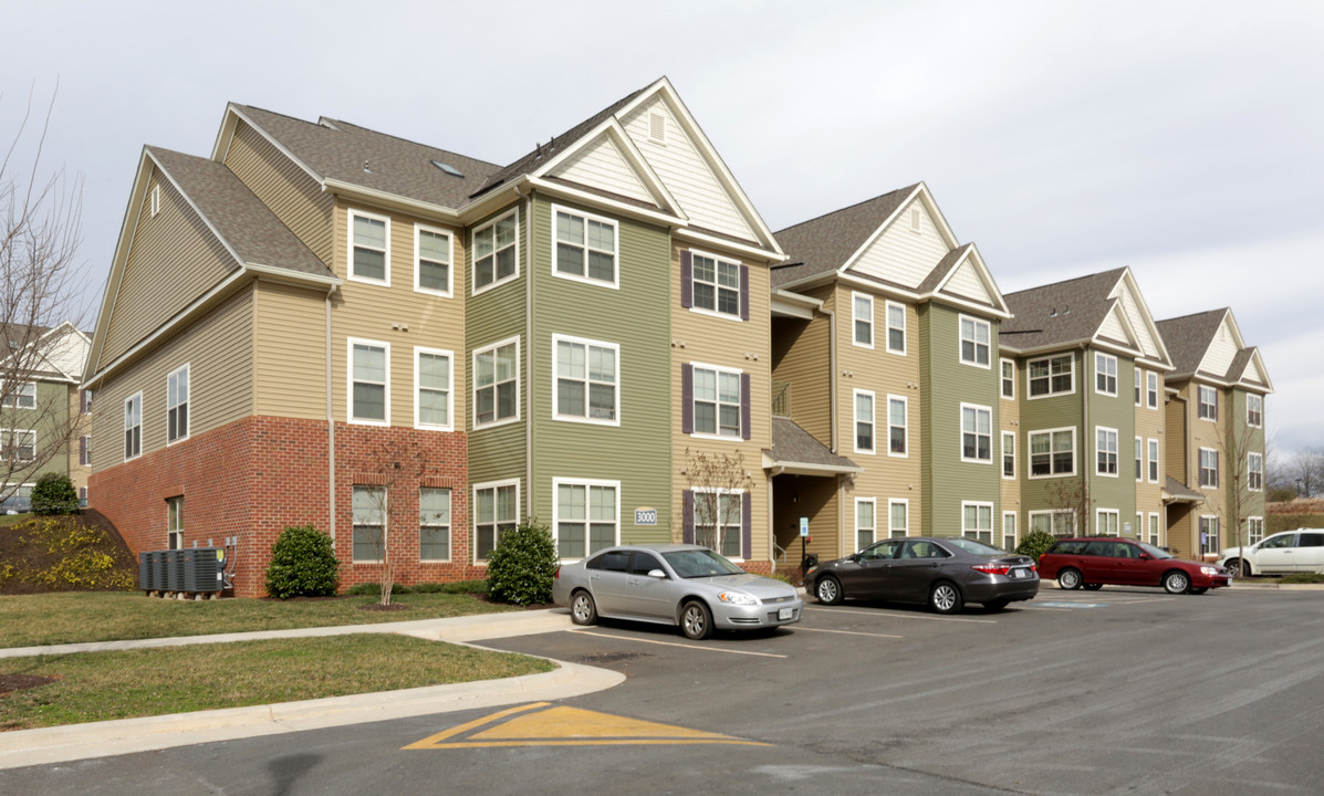 Round Hill Meadows in Orange, VA - Foto de edificio