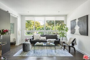 1267 Laurel Ave in West Hollywood, CA - Building Photo