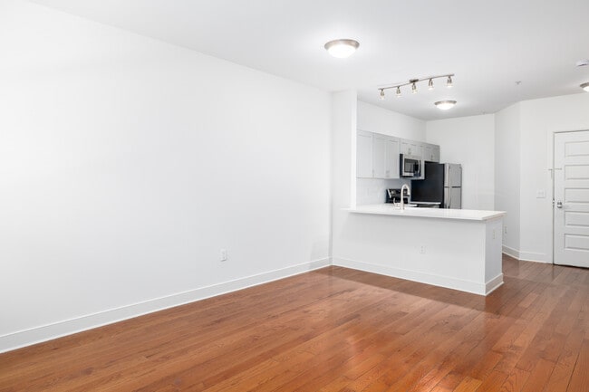 Meridia Lifestyles in Linden, NJ - Foto de edificio - Interior Photo