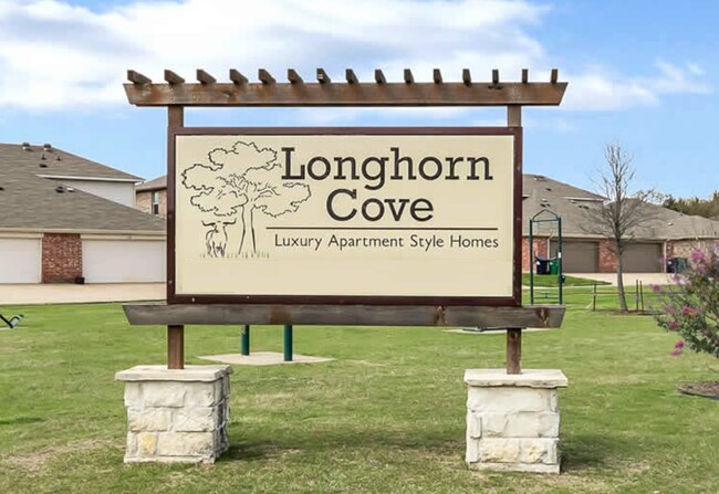 Longhorn Cove Townhomes in Denton, TX - Foto de edificio - Building Photo