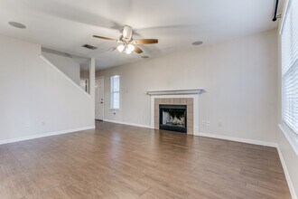 8107 Rustic Park in San Antonio, TX - Foto de edificio - Building Photo