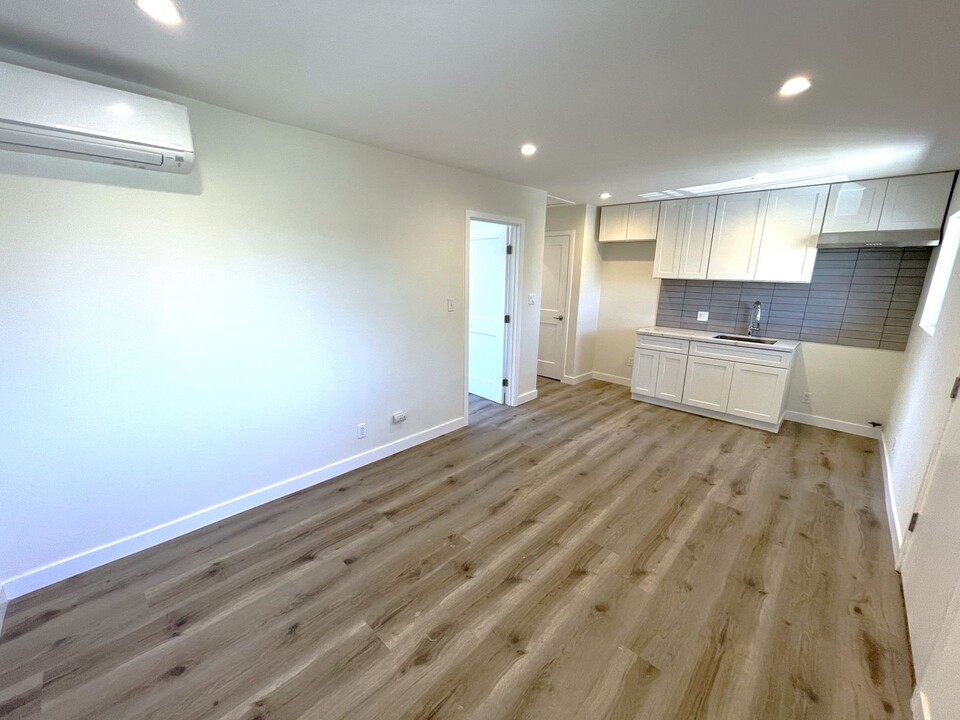 1312 W Florence Ave in Los Angeles, CA - Building Photo