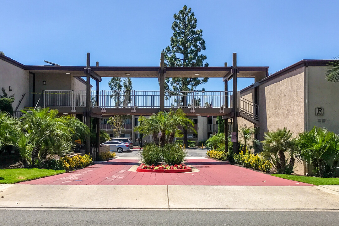 Sturbridge Village Apartments in Fullerton, CA - Building Photo