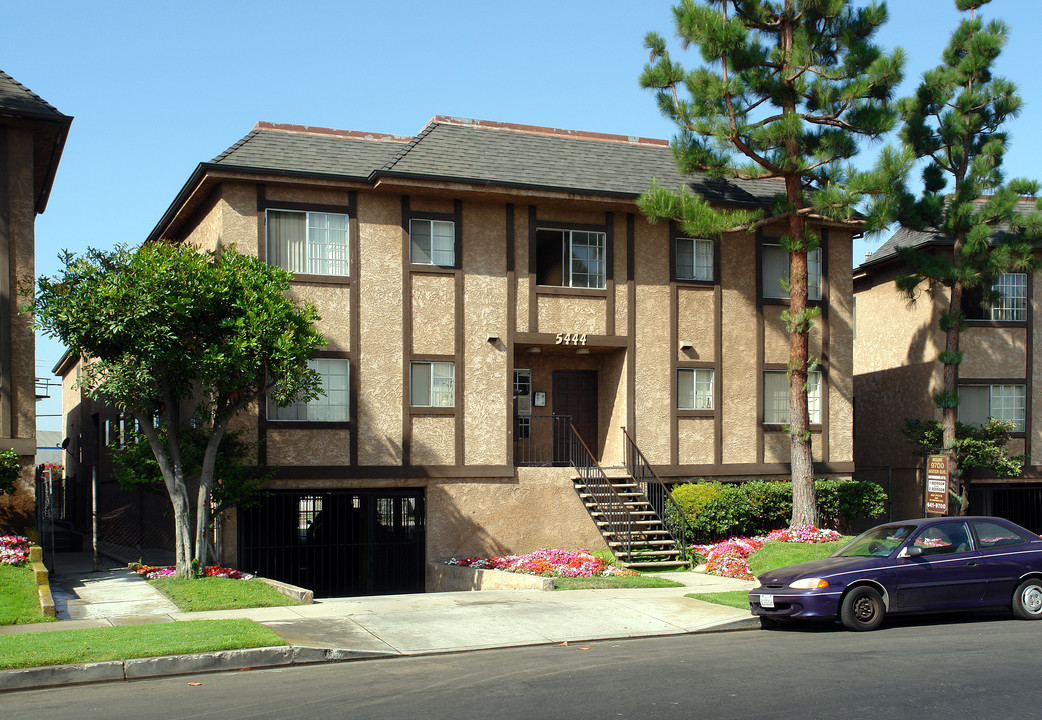 5444 W 99th Pl in Los Angeles, CA - Foto de edificio