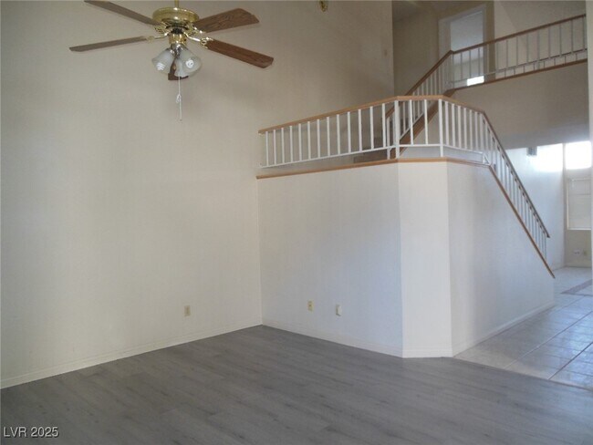 2047 Angel Falls Dr in Henderson, NV - Foto de edificio - Building Photo